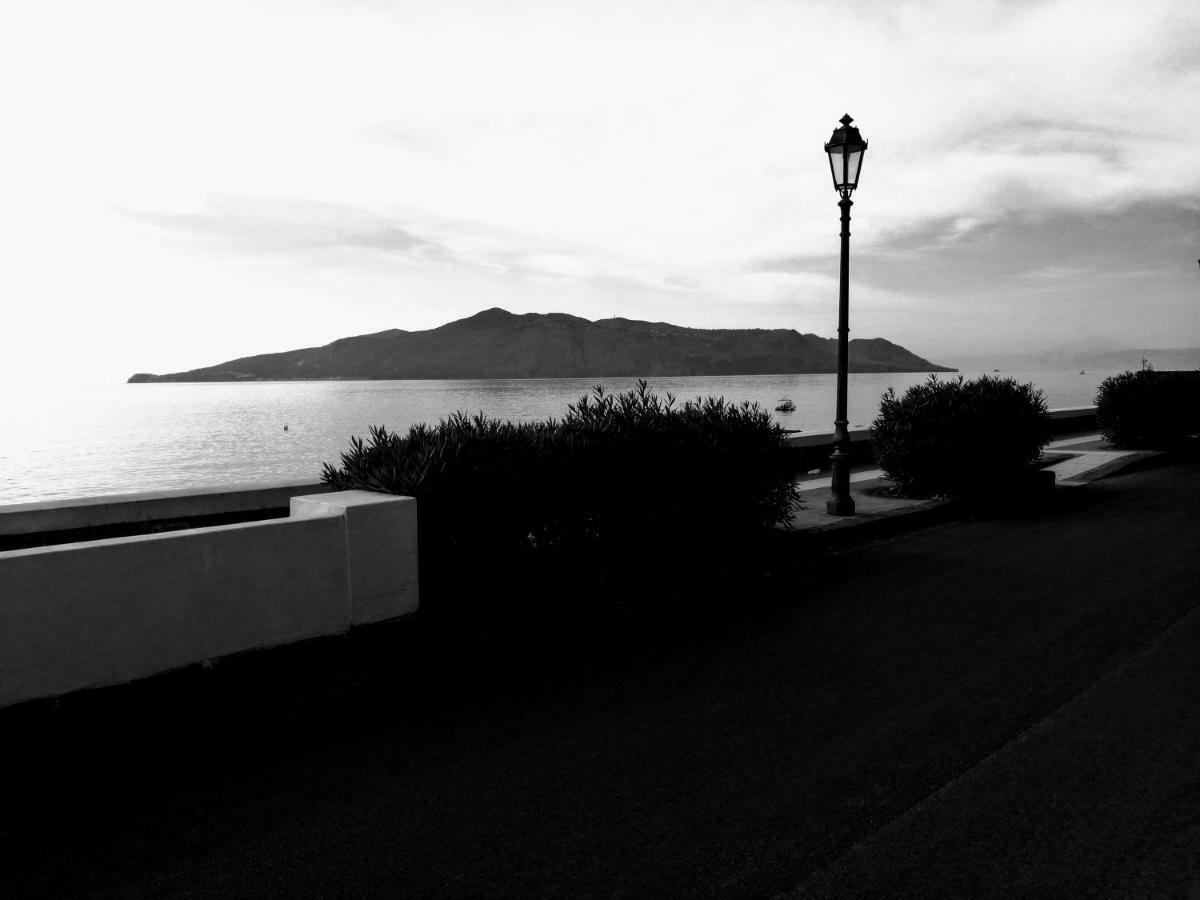 La Casa Di Via Lungomare Villa Santa Marina Salina Exterior photo